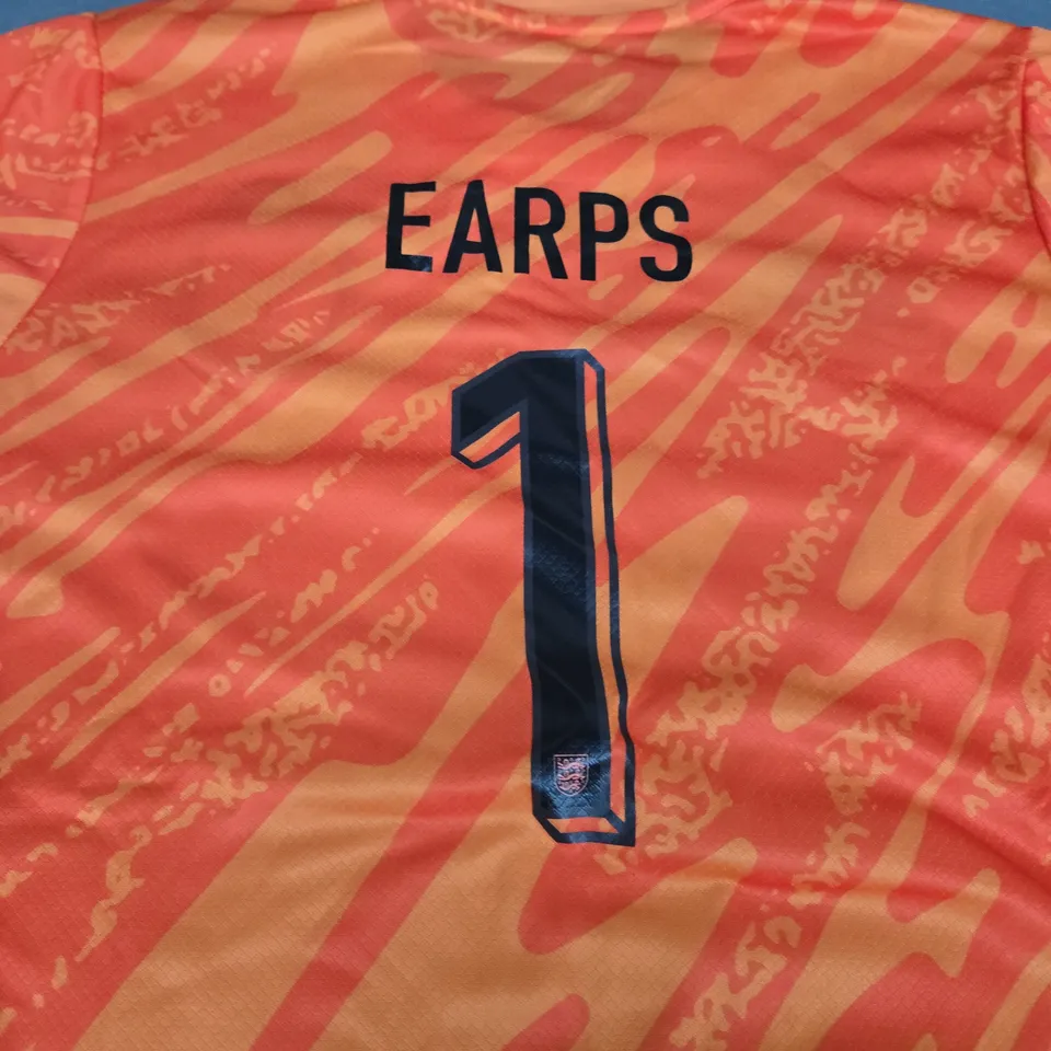 ENGLAND FC GOALKEEPER KIT WITH EARPS 1 SIZE UNSPECIFIED