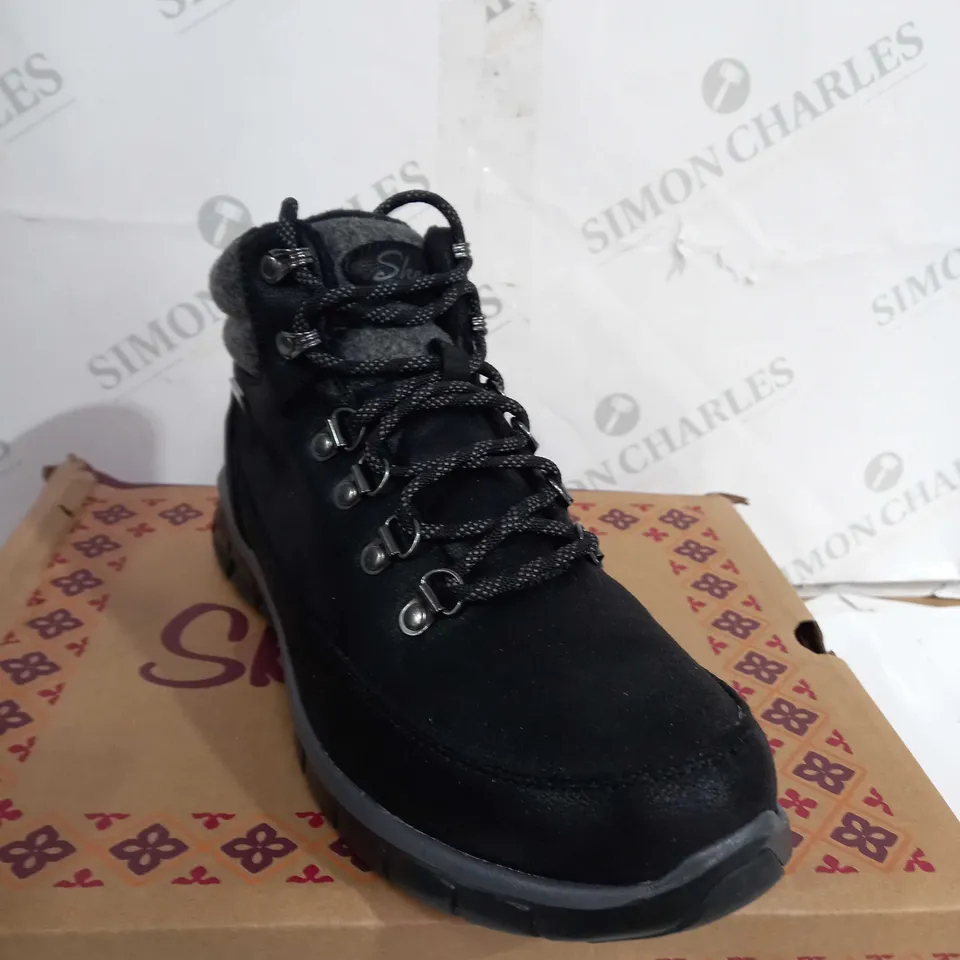 PAIR OF SKECHERS SYNERGY WARM TECH BOOTS IN BLACK UK SIZE 5.5