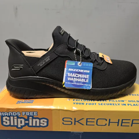 BOXED SKECHERS SLIP INS IN BLACK - UK 7