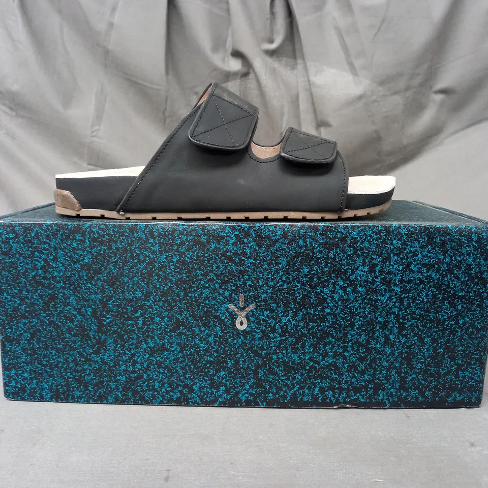 BOXED PAIR OF EMU AUSTRALIA SANDALS IN BLACK SIZE 5