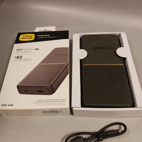 BOXED OTTER BOX FAST CHARGE 20000MAH POWER BANK