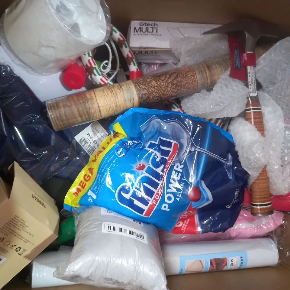 BOX OF APPROXIMATELY 15 ASSORTED HOUSEHOLD ITEMS TO INCLUDE 60 PACK PET WIPES, BAMBOO & COTTON KNITTING YARNS, ETC