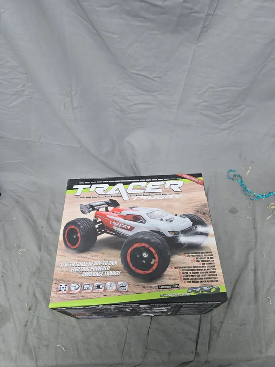 Lot 215: TRACER RC CAR – 1/16 SCALE READY-TO-RUN ELECTRIC 4WD RACE ...