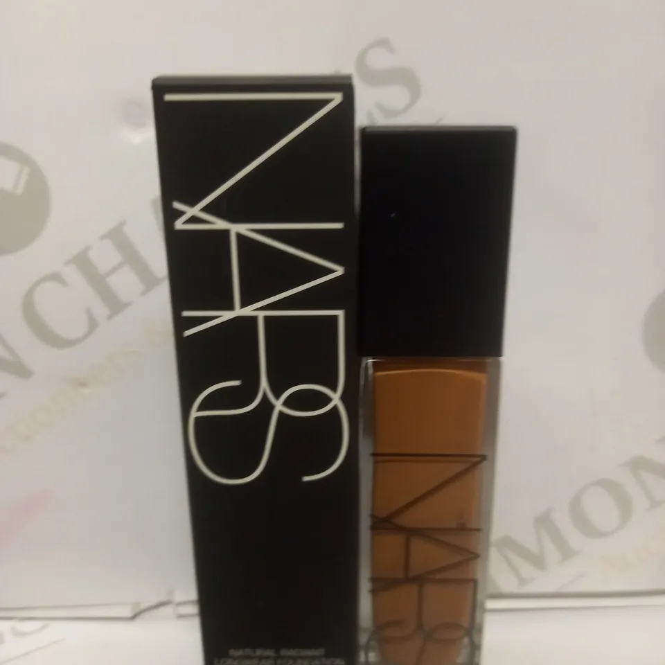 BOX OF APPROX 10 NARS - NATURAL RADIANT LONGWEAR FOUNDATION 30ML - SHADES: MED/DARK 3.3 CARACAS