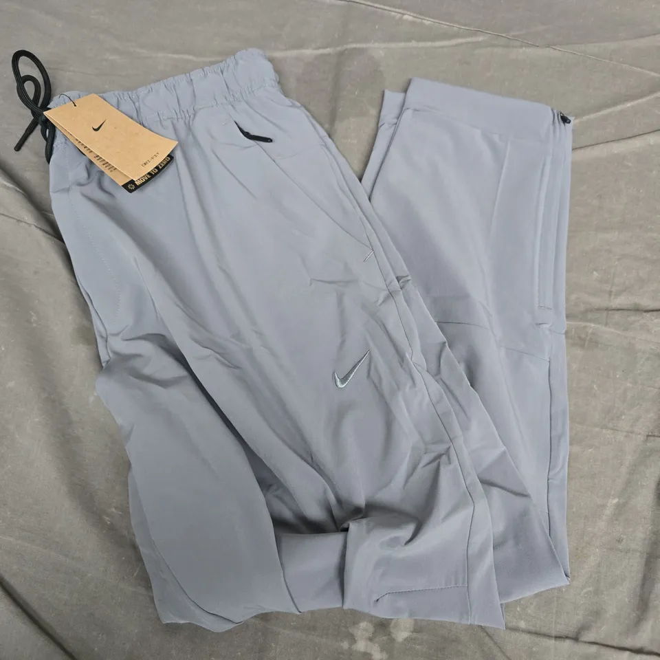 NIKE UNLIMITED DRI-FIT TRAINING TROUSERS – LIGHT GREY, UK LARGE (L)