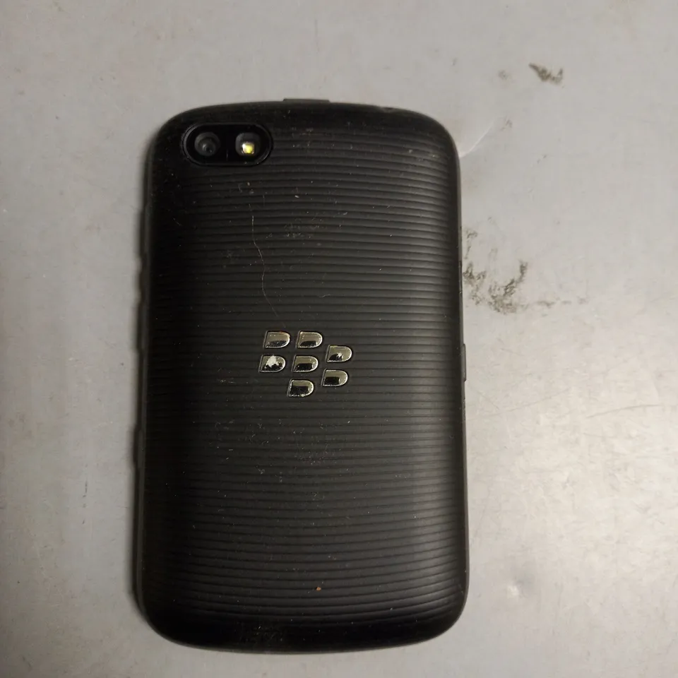 UNBOXED BLACKBERRY MOBILE PHONE