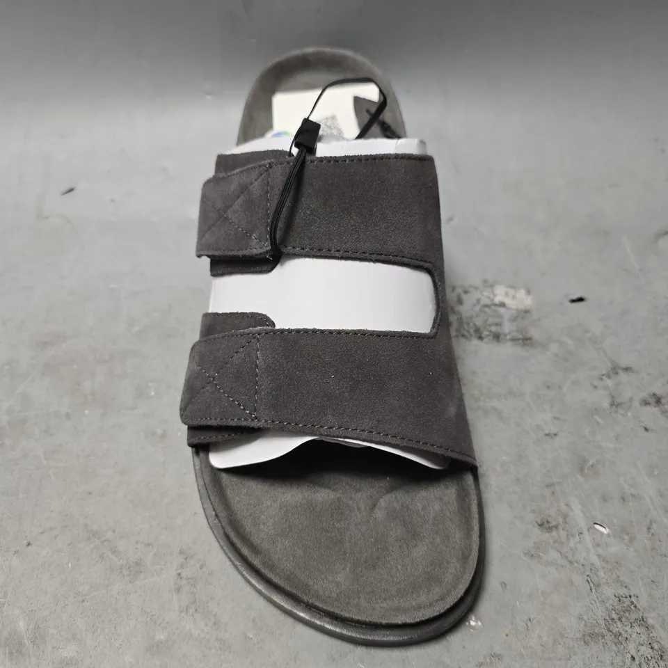 PULL AND BEAR SLIDERS IN GREY - SIZE UK 9 