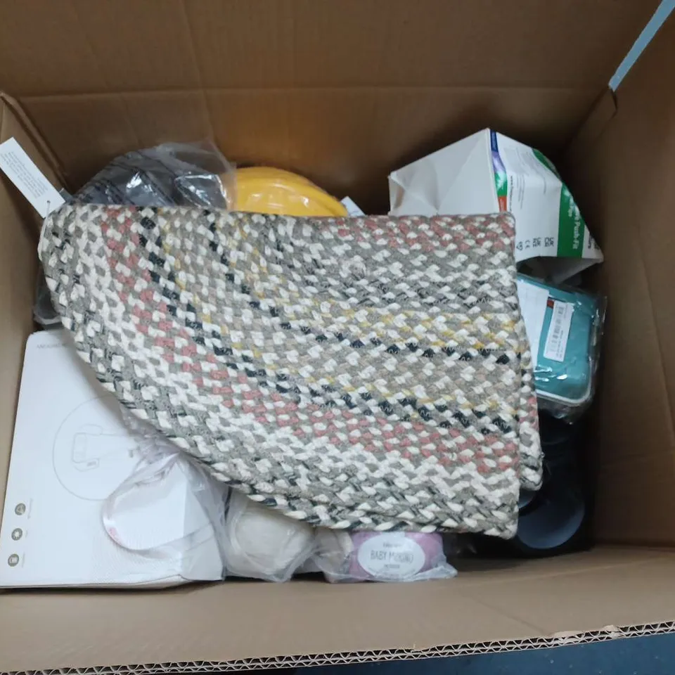 APPROXIMATELY 20 HOUSEHOLD ITEMS TO INCLUDE PILLOW PROTECTORS AND WARDROBE DEHUMIDIFIER