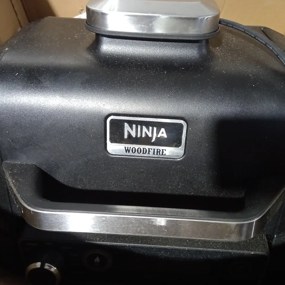 BOXED NINJA WOODFIRE ELECTRIC BBQ GRILL & SMOKER OG701UKQ