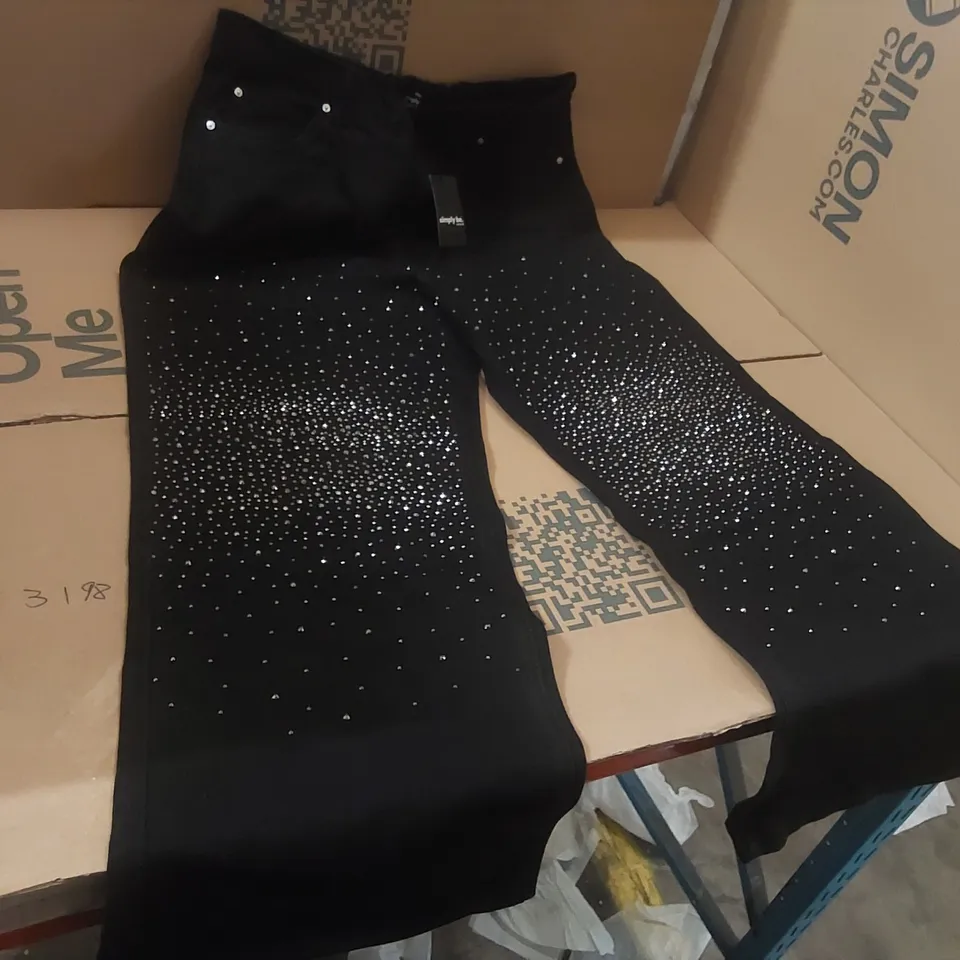 BOX CONTAINING APPROXIMATELY 6x BRAND NEW SIMPLY BE EMBELLISHED WIDE LEG BLACK JEANS - SIZE 16