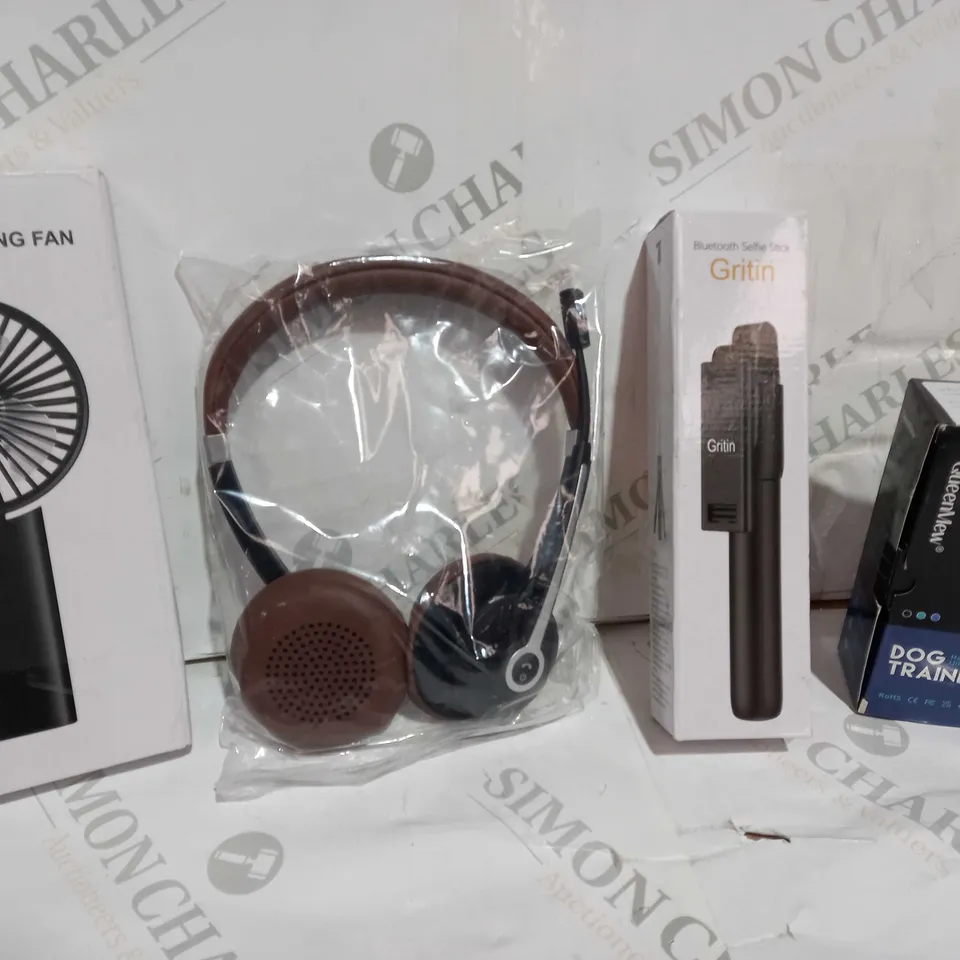 BOX OF APPROXIMATELY 10 ASSORTED ITEMS TO INCLUDE HEADPHONES, HANDHELD FAN, SELFIE STICK ETC