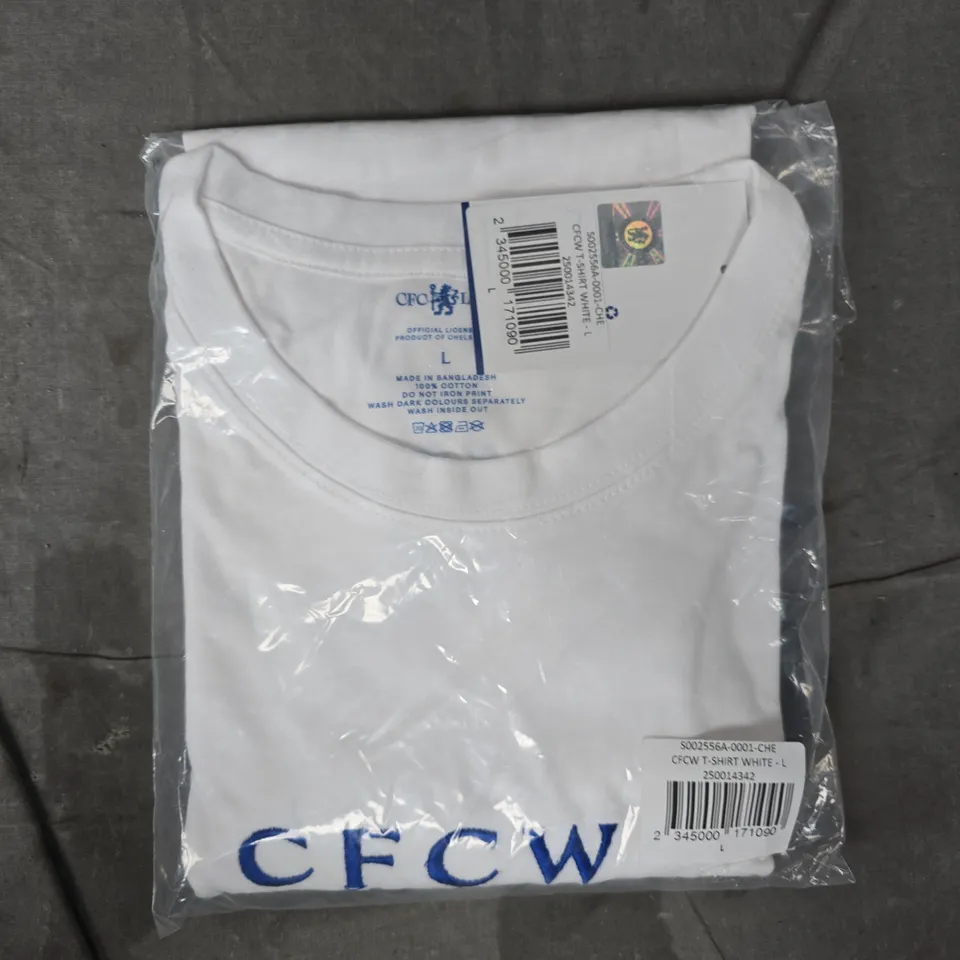 CHELSEA FOOTBALL CLUB T-SHIRT IN WHITE SIZE LARGE