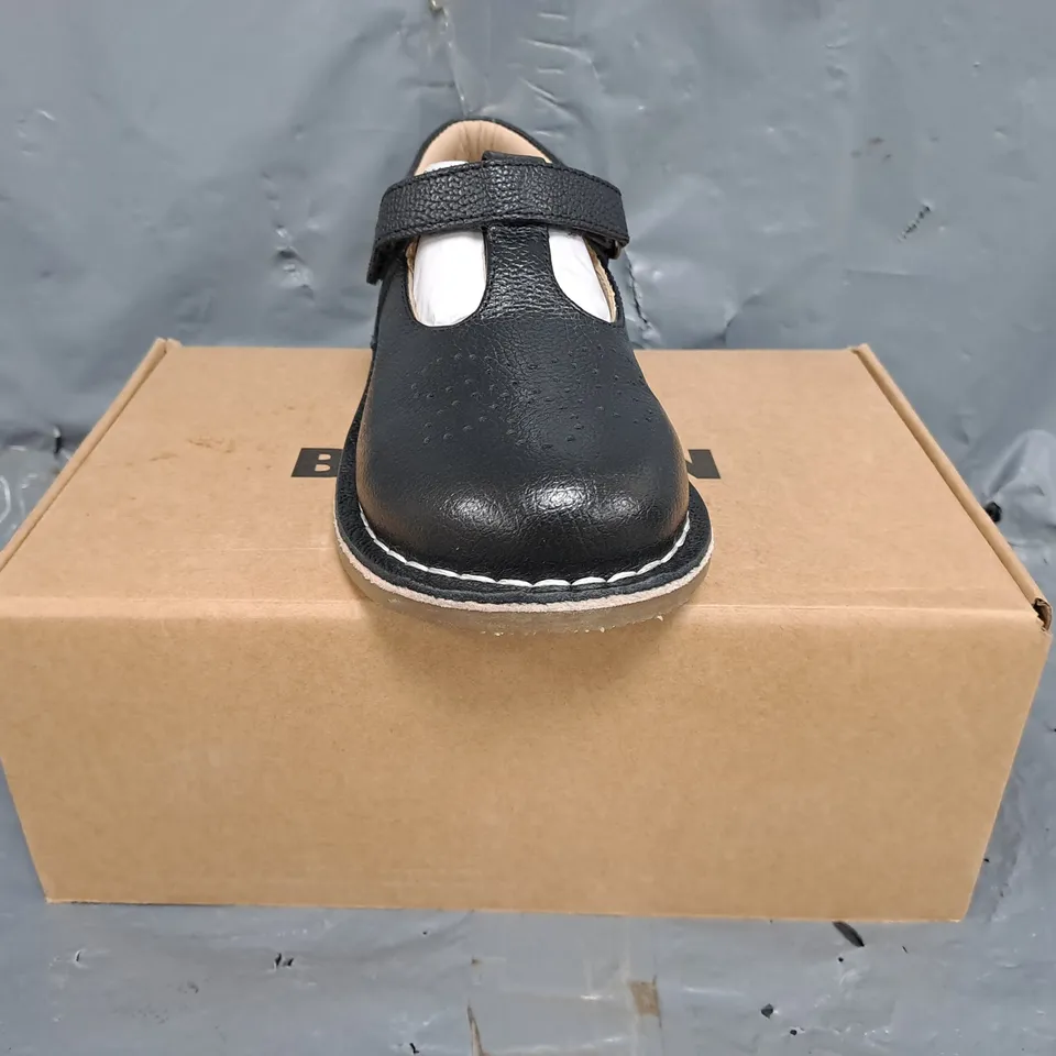 BOXED PAIR OF MINI BODEN KIDS SHOES IN BLACK SIZE EU 30