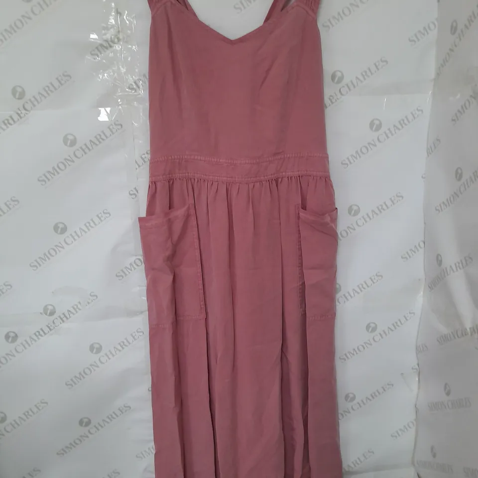 DUSK POCKET DETAIL PLEATED STRAP DRESS IN PINK SIZE 14
