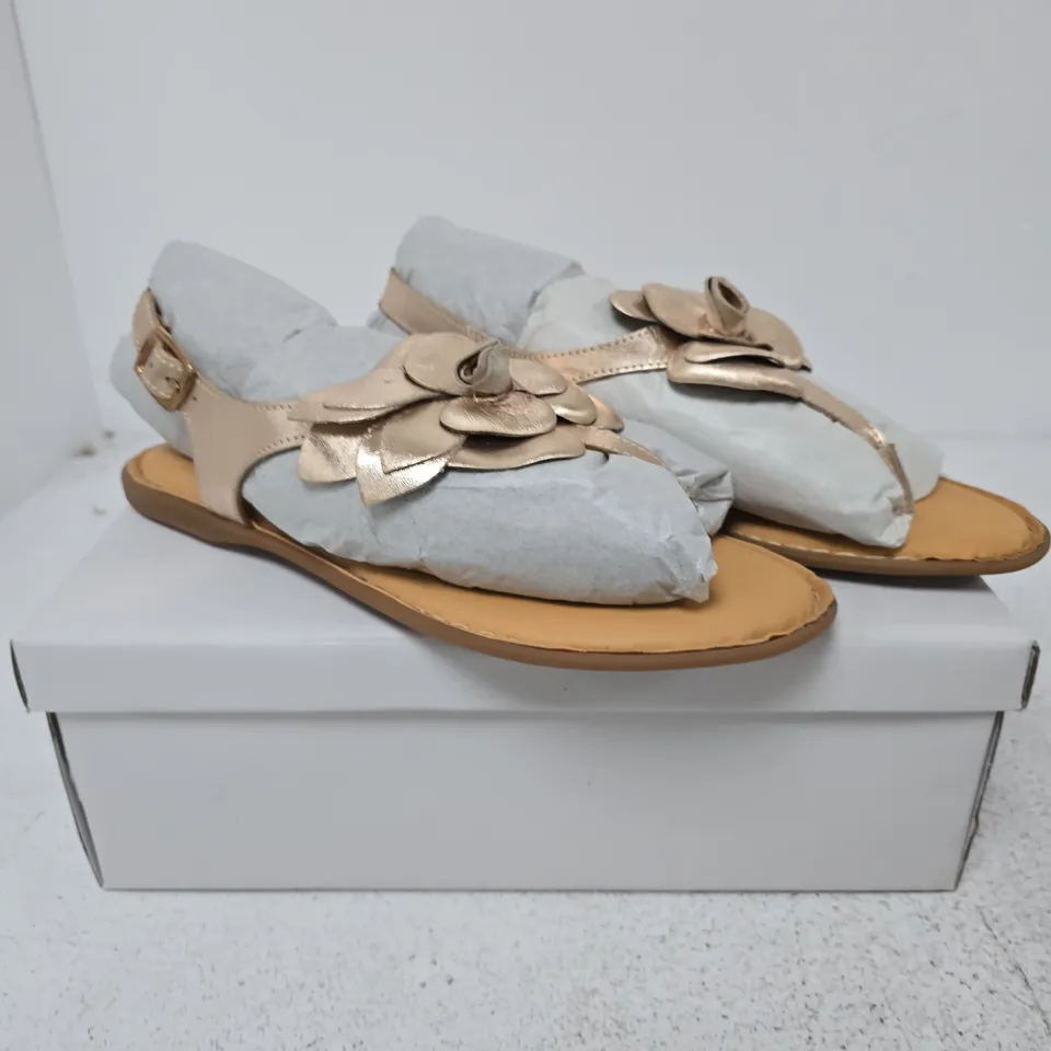LEATHER COLLECTION ROSE GOLD FLOWER SANDALS – 8