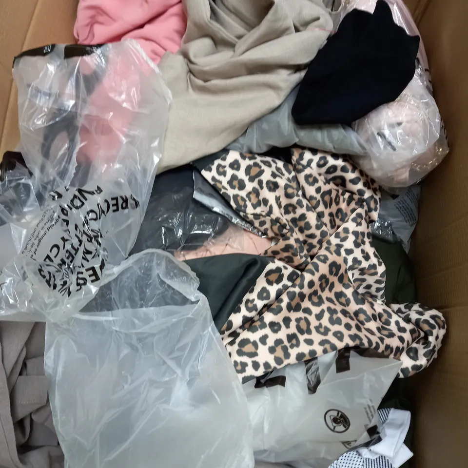 BOX OF APPROXIMATELY 22 ASSORTED CLOTHING ITEMS TO INCUDE - SOCKS , BAG , TROUSERS ETC