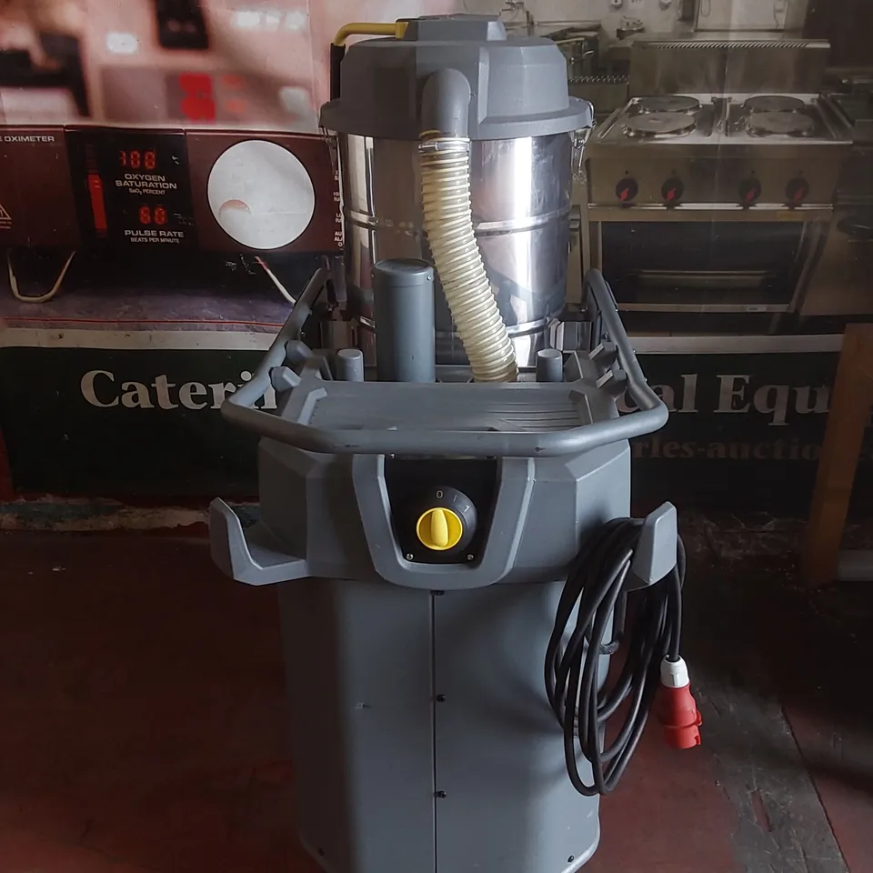 EX-DEMO KÄRCHER IVS 100/55M S/N 20250 INDUSTRIAL VACUUM CLEANER