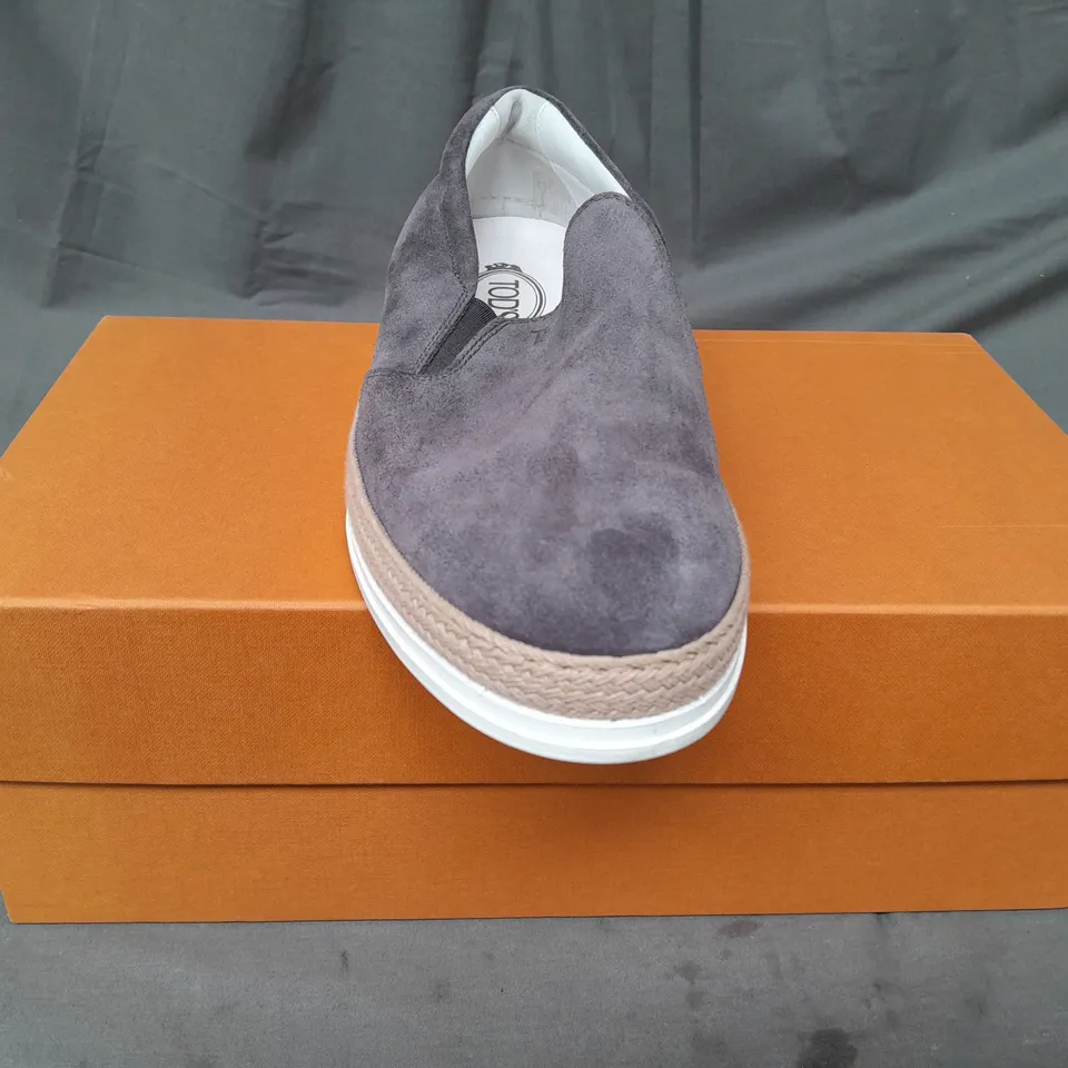 BOXED PAIR OF TOD'S SUEDE LOAFERS IN GREY SIZE 8.5