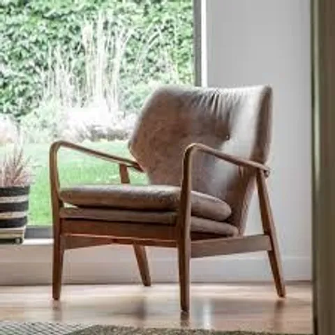 BOXED JENSEN ARMCHAIR IN BROWN