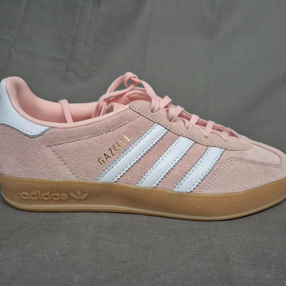 BOXED PAIR OF ADIDAS GAZELLE INDOOR TRAINERS - WOMENS - UK SIZE 4.5