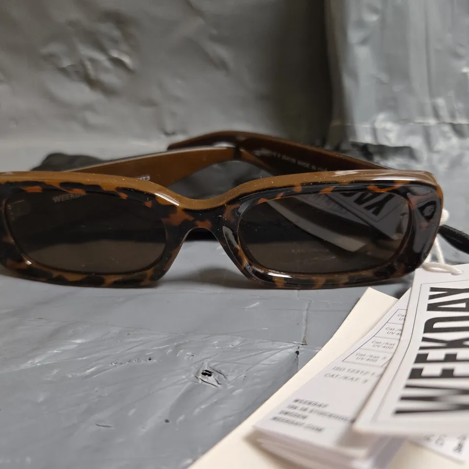 WEEKDAY SUNGLASSES – TORTOISESHELL FRAME (CRUISE CAT.KAT.3)