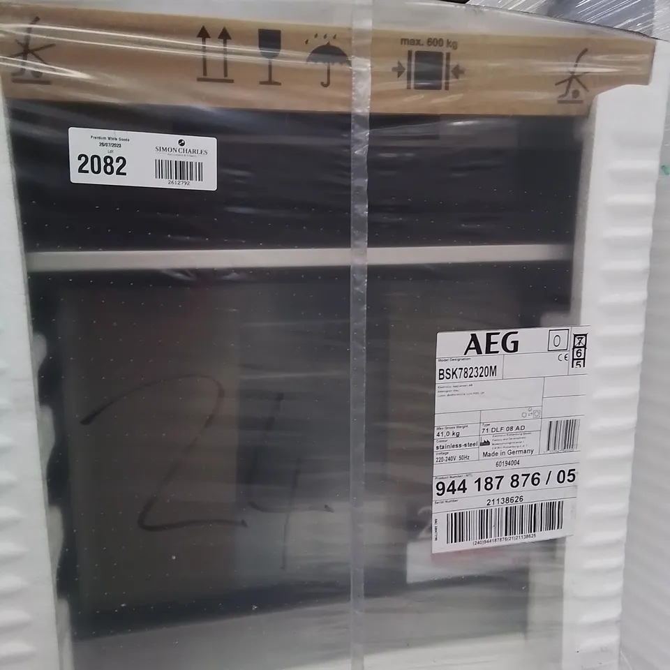AEG INTEGRATED ELECTRIC STEAMBOOST SINGLE OVEN WITH STEAM CLEANING Model BSK782320M