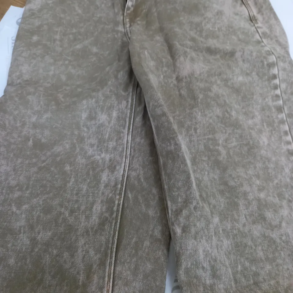 VOLCOM MODOWN TAPERED JEANS IN DESERT SAND - SIZE 30