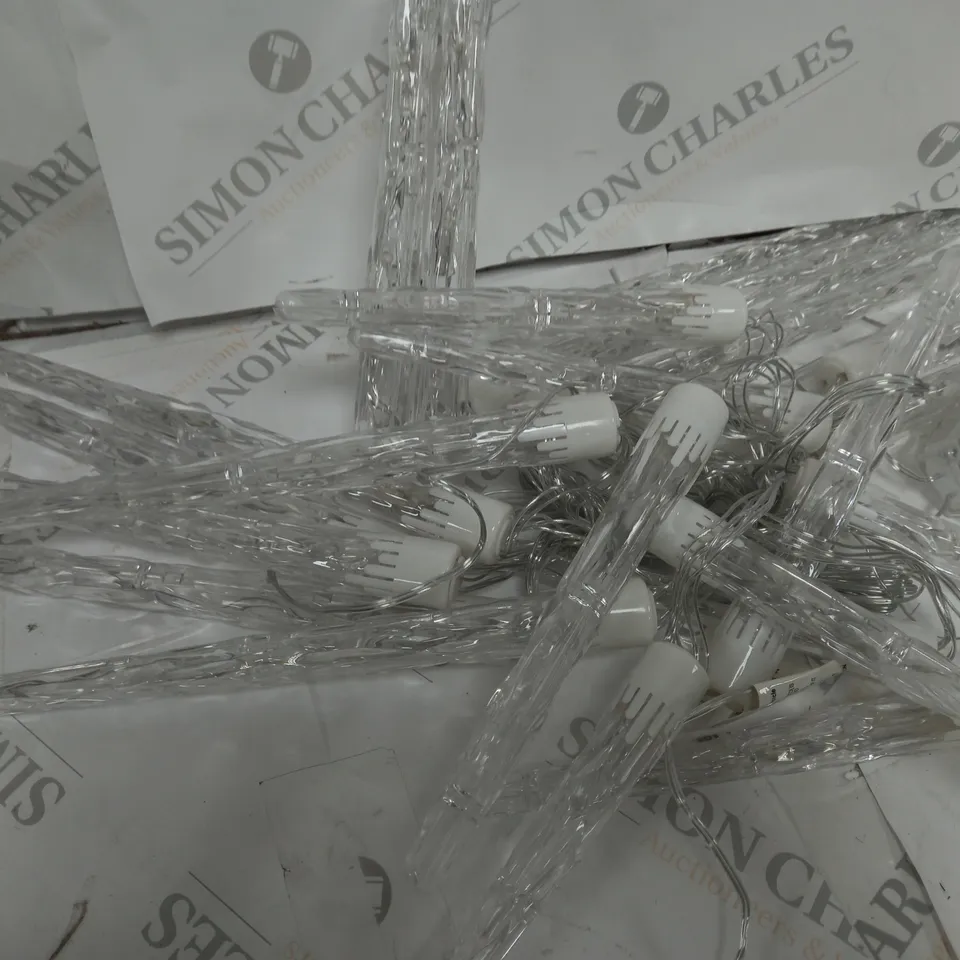 BOXED LIGHT UP ICICLE DECORATION 