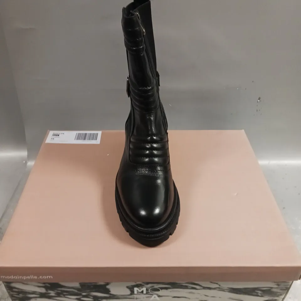 BOXED PAIR OF MODA IN PELLE RAELYN RIBBED CALF LENGTH BOOT - 6