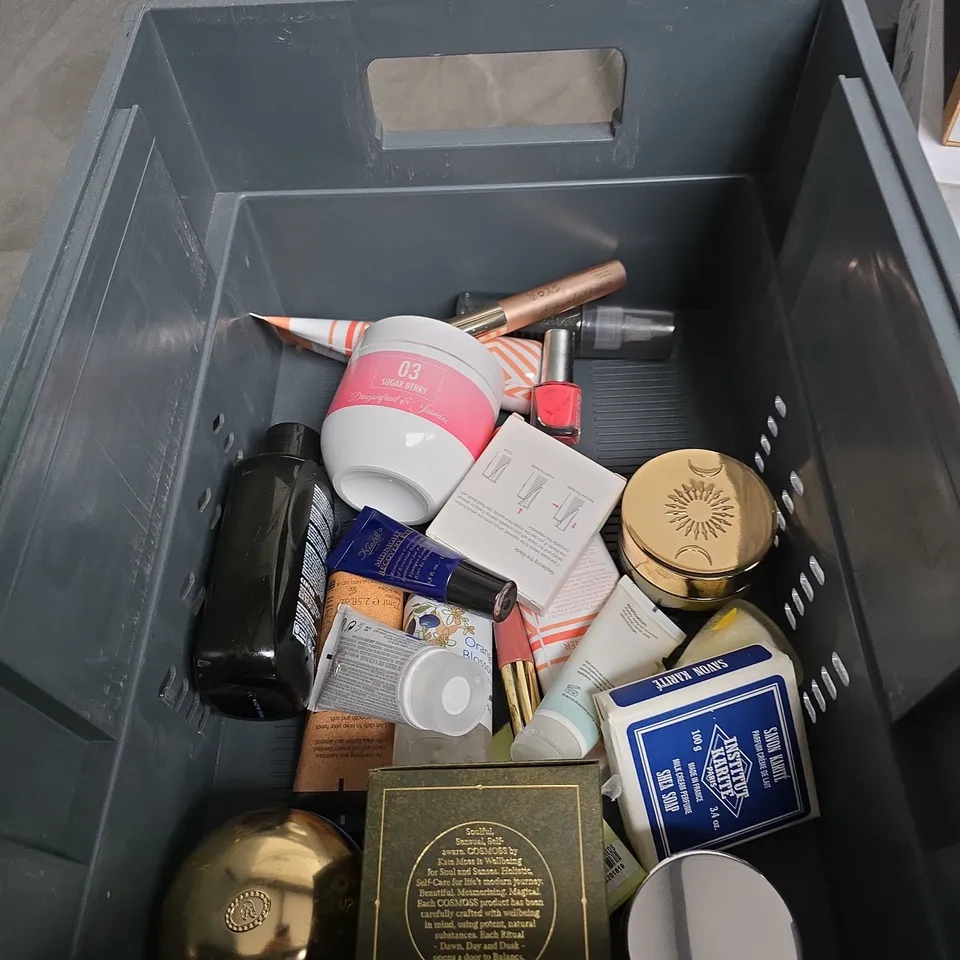 TOTE OF APPROXIMATELY 20 ASSORTED HEALTH/BEAUTY ITEMS TO INCLUDE:ANTI AGEING MOISTURISER AND ESSENTIAL OIL