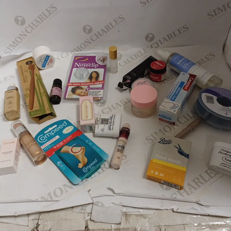 LOT OF APPROX 20 ASSORTED HEALTH AND BEAUTLY- L'OREAL TRUE MATCH PLUMPIMG TINTED SERUM, REVOLUTION OIL CONTROL ROLLER, SHEGLAM CUTICLE OIL