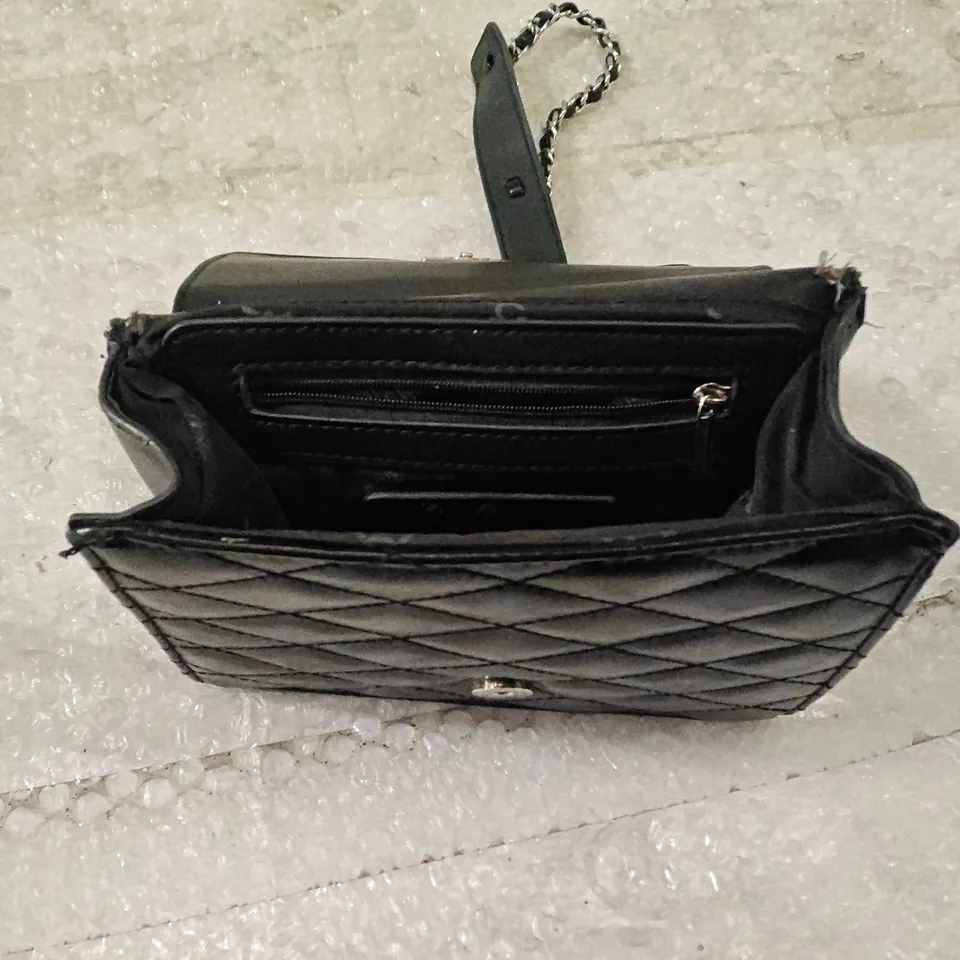 STEVE MADDEN SMALL BLACK HANDBAG WITH CHAIN DETAIL STRAP