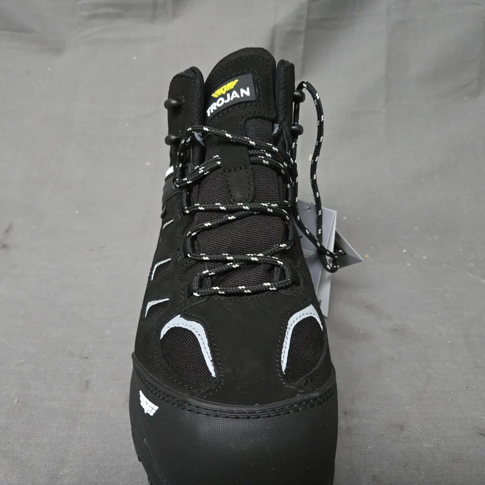 BOXED PAIR OF TROJAN S3 SAFETY HIKER BOOTS IN BLACK SIZE 10