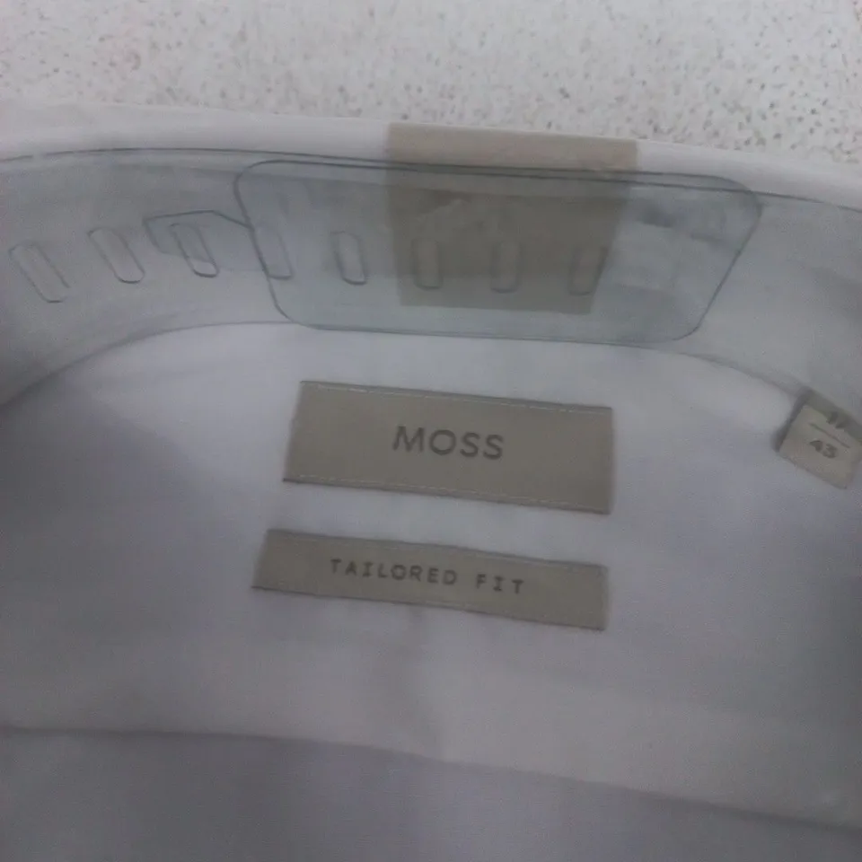MOSS DRESS SHIRT – TAILORED FIT, WHITE PINSTRIPE, NECK UK 17