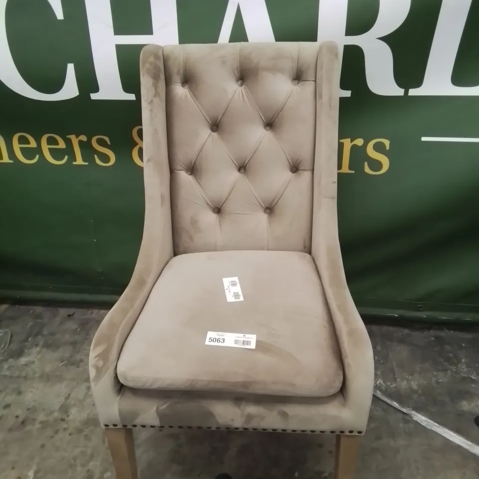DESIGNER UPHOLSTERED BUTTONED BACK DINING CHAIR FAWN PLUSH FABRIC 