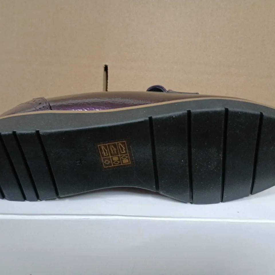 BOXED PAIR OF LOTUS CAMBRIDGE 