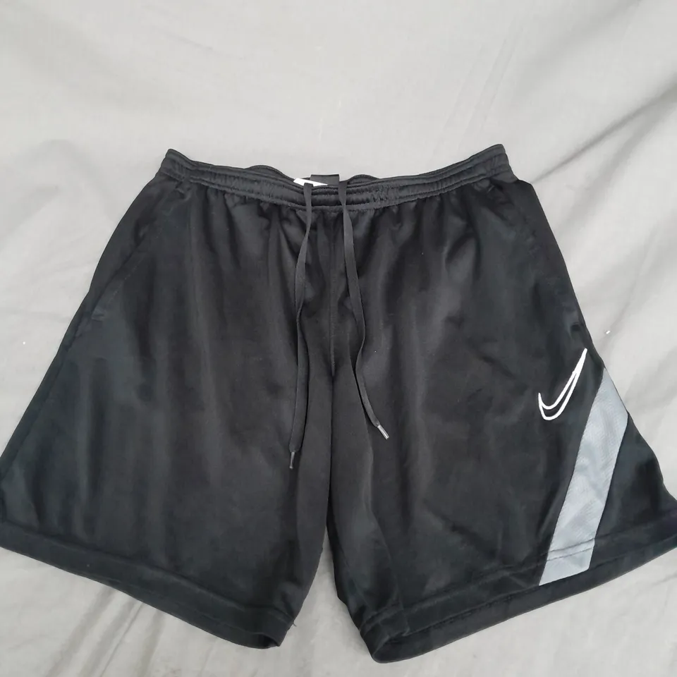 NIKE DRI-FIT ATHLETIC SHORTS IN BLACK SIZE M