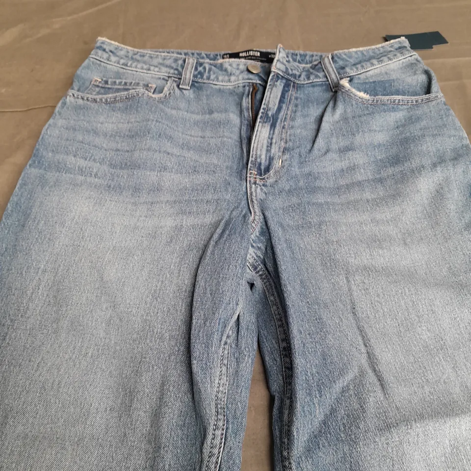HOLLISTER ULTRA HIGH RISE 90S STRAIGHT JEANS - 14S