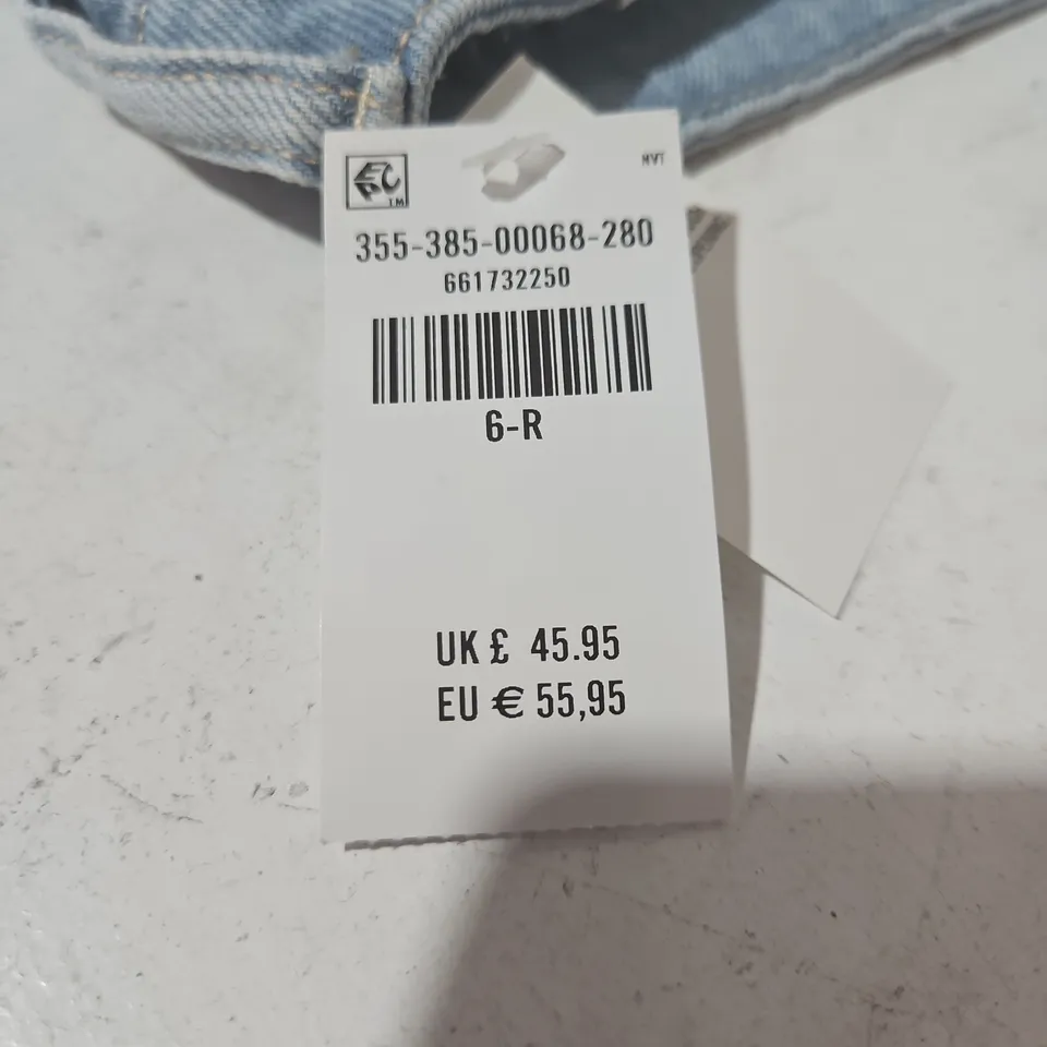 HOLLISTER BOOT LOW-RISE JEANS IN BLUE - W28 REG