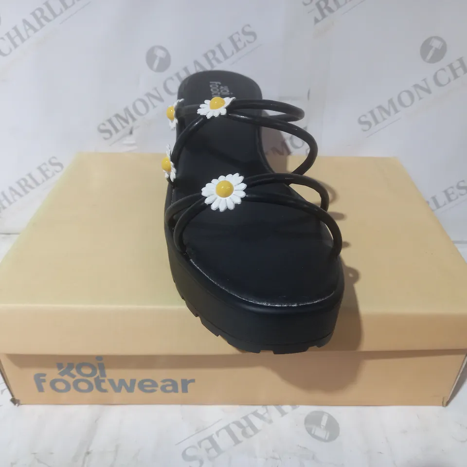 BRAND NEW BOXED PAIR OF KOI VEGAN LEATHER BLOOMING DAISY OASIS STRAPPY SLIDERS IN BLACK UK SIZE 11