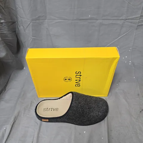 STRIVE GREY FELT SLIPPERS – UK SIZE 7