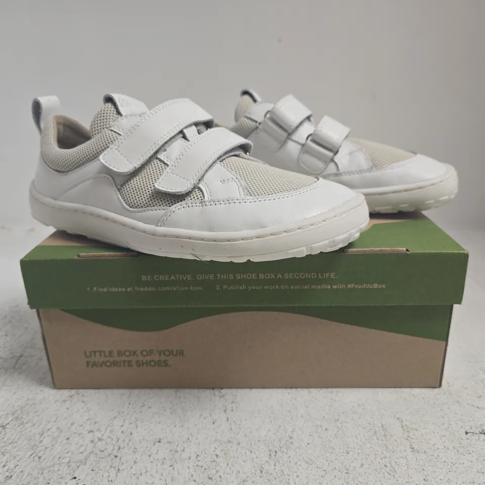 BOXED PAIR OF FRODDO BAREFOOT BAZE TRAINERS IN WHITE SIZE EU 35