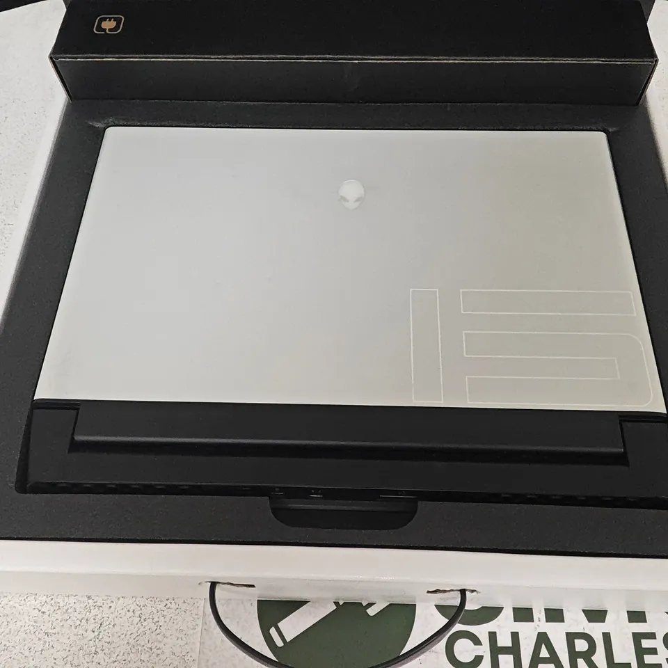 BOXED ALIENWARE M3 15 INTEL I7 10TH GEN 512GB LAPTOP IN WHITE - P87F
