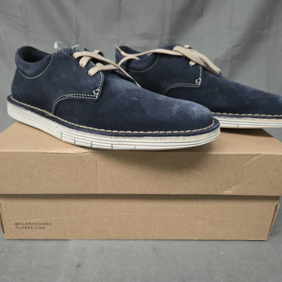 BOXED PAIR OF COLLECTION BY CLARKS FORGE VIBE SHOES IN NAVY UK SIZE 6.5