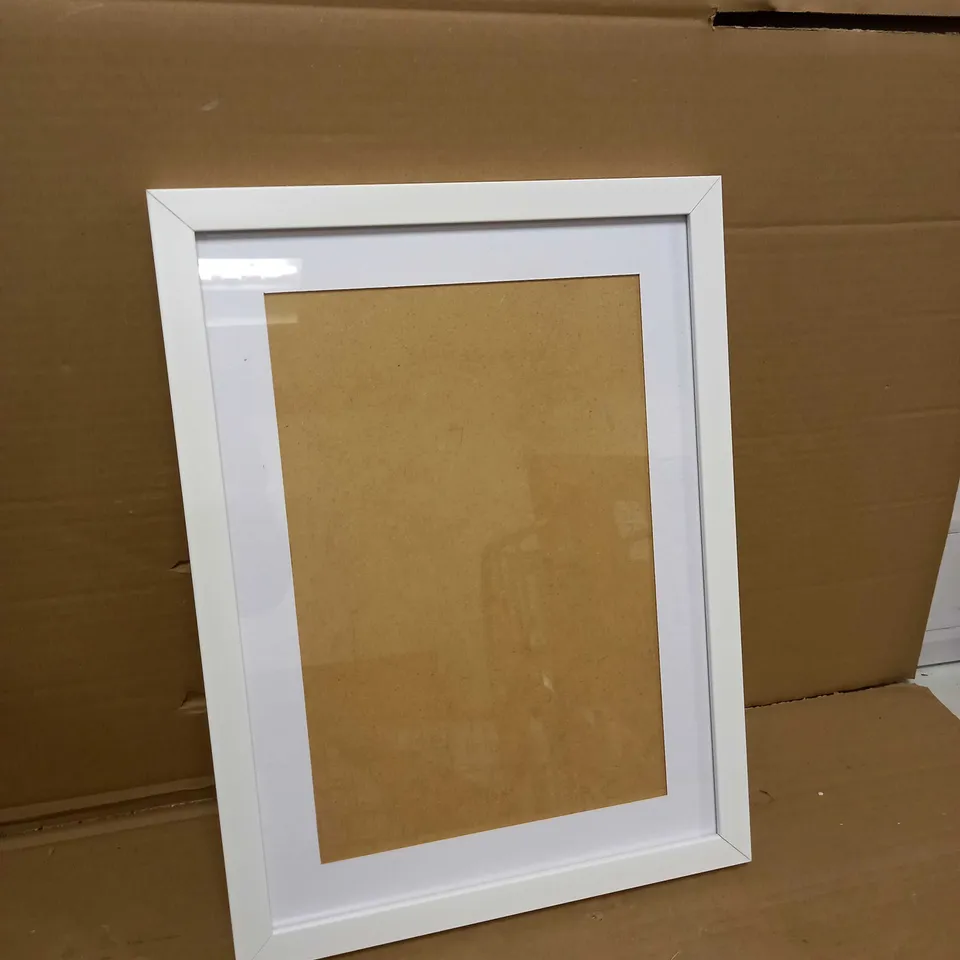 DESIGNER STYLE WHITE PICTURE FRAME 