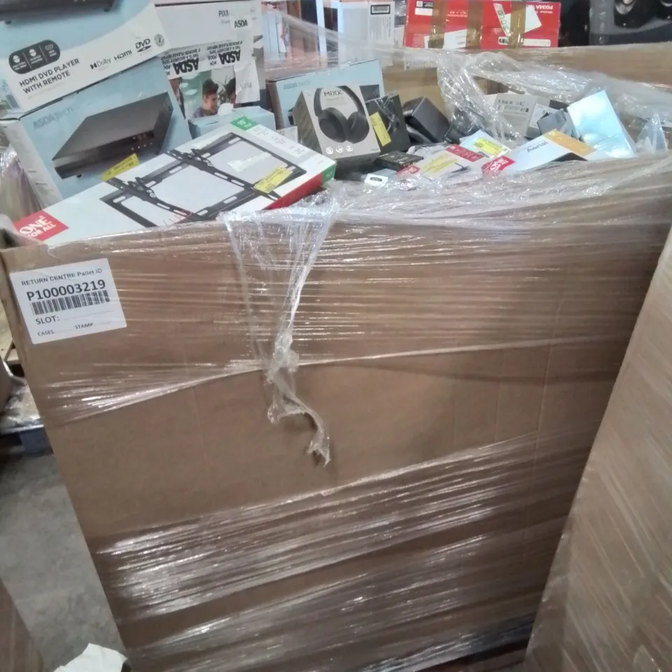 PALLET CONTAINING VARIOUS ASSORTED BOXED ELECTRONIC ITEMS TO INCLUDE: SEVERAL PRINTERS, CHARGERS, HEADPHONES, ALARM CLOCKS, SPEAKERS ETC.