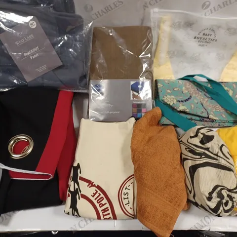 LARGE QUANTITY OF ASSORTED HOME FABRIC ITEMS TO INCLUDE CURTAINS, DOG RAIN COAT AND COUCH COVER