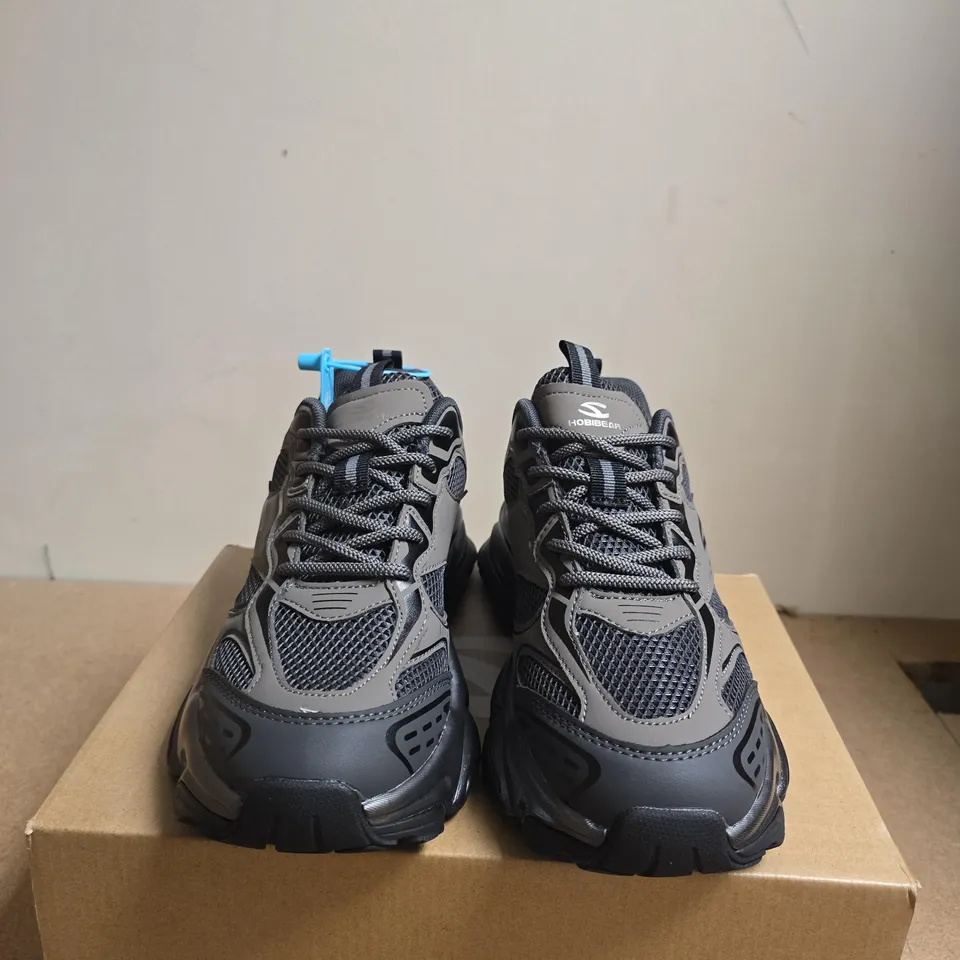 BOXED PAIR OF HOBIBEAR TRAIL RUNNING SHOES – SIZE UNSPECIFIED