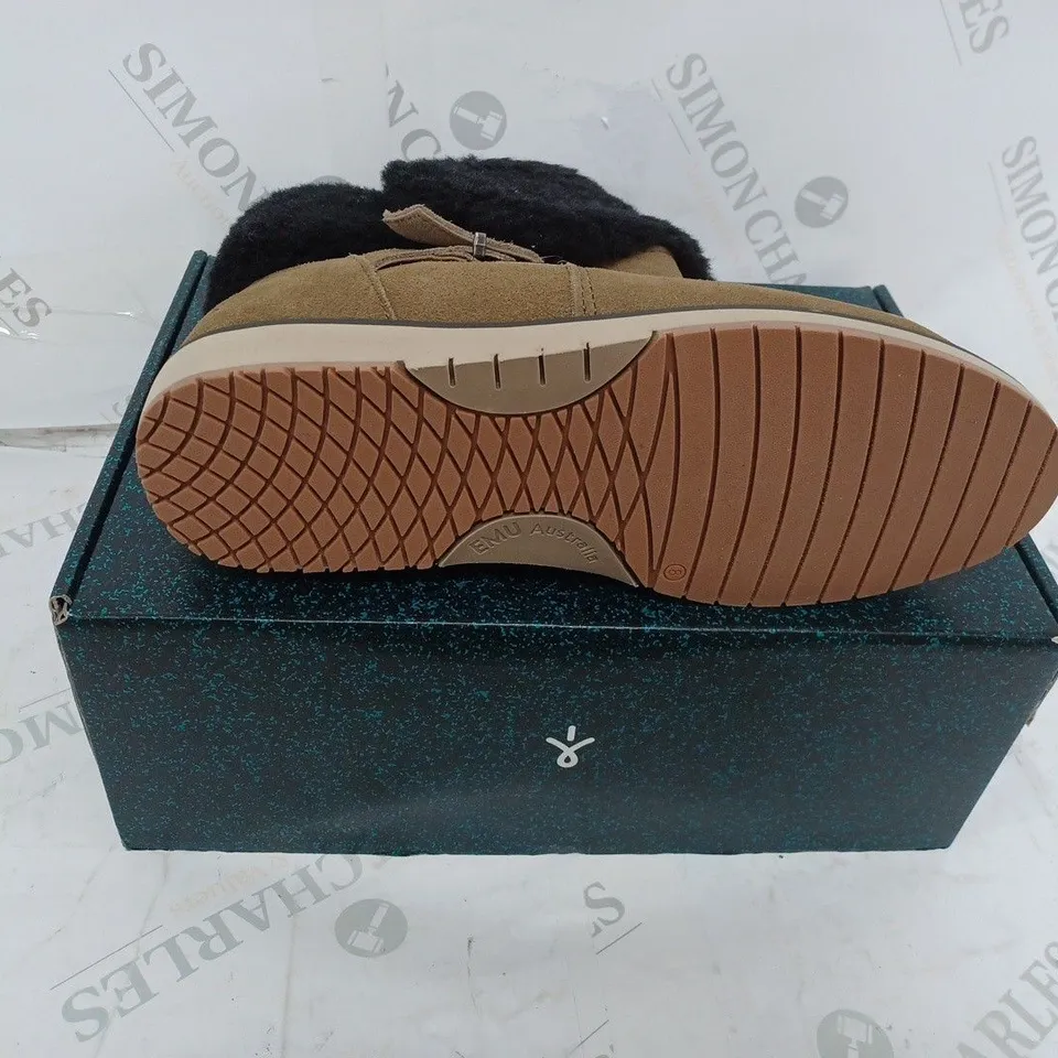 BOXED EMU BEACH OXLEY, CORRIANDER - SIZE 6