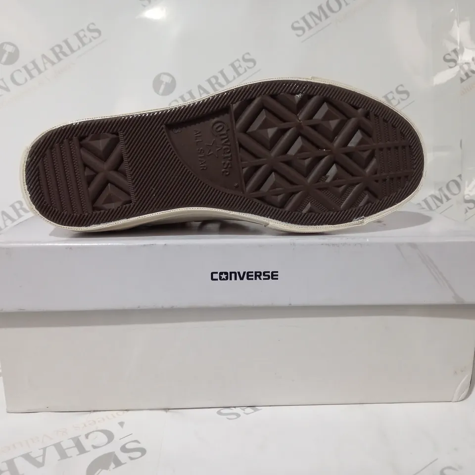BOXED PAIR OF CONVERSE PLAY SHOES IN CREAM UK SIZE 3